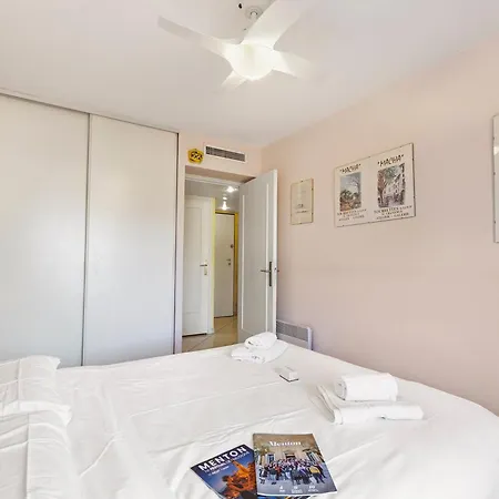 Open View In Center - Happy Apartmán
